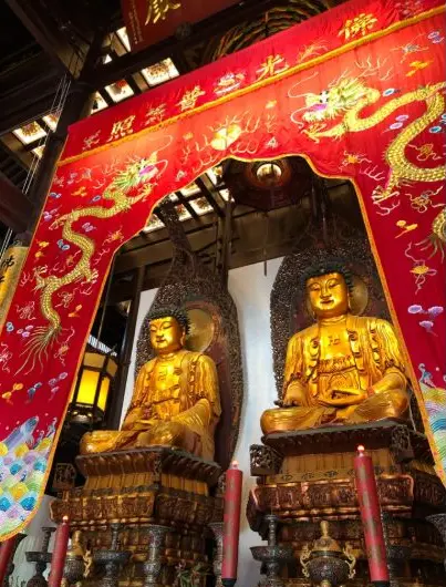 Golden Buddhas in the temple