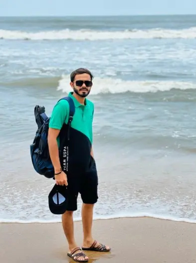 Backpack on, feet in the sea